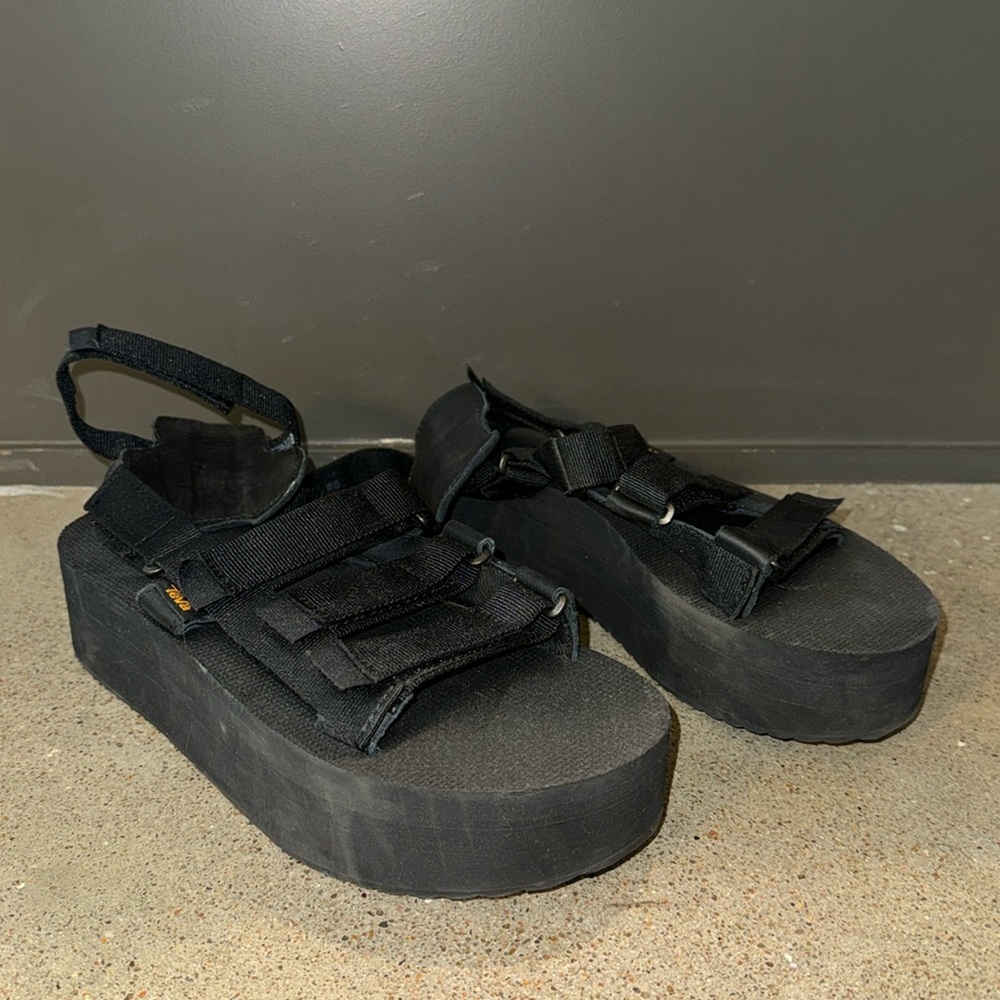 teva mevia flatform strappy sandal